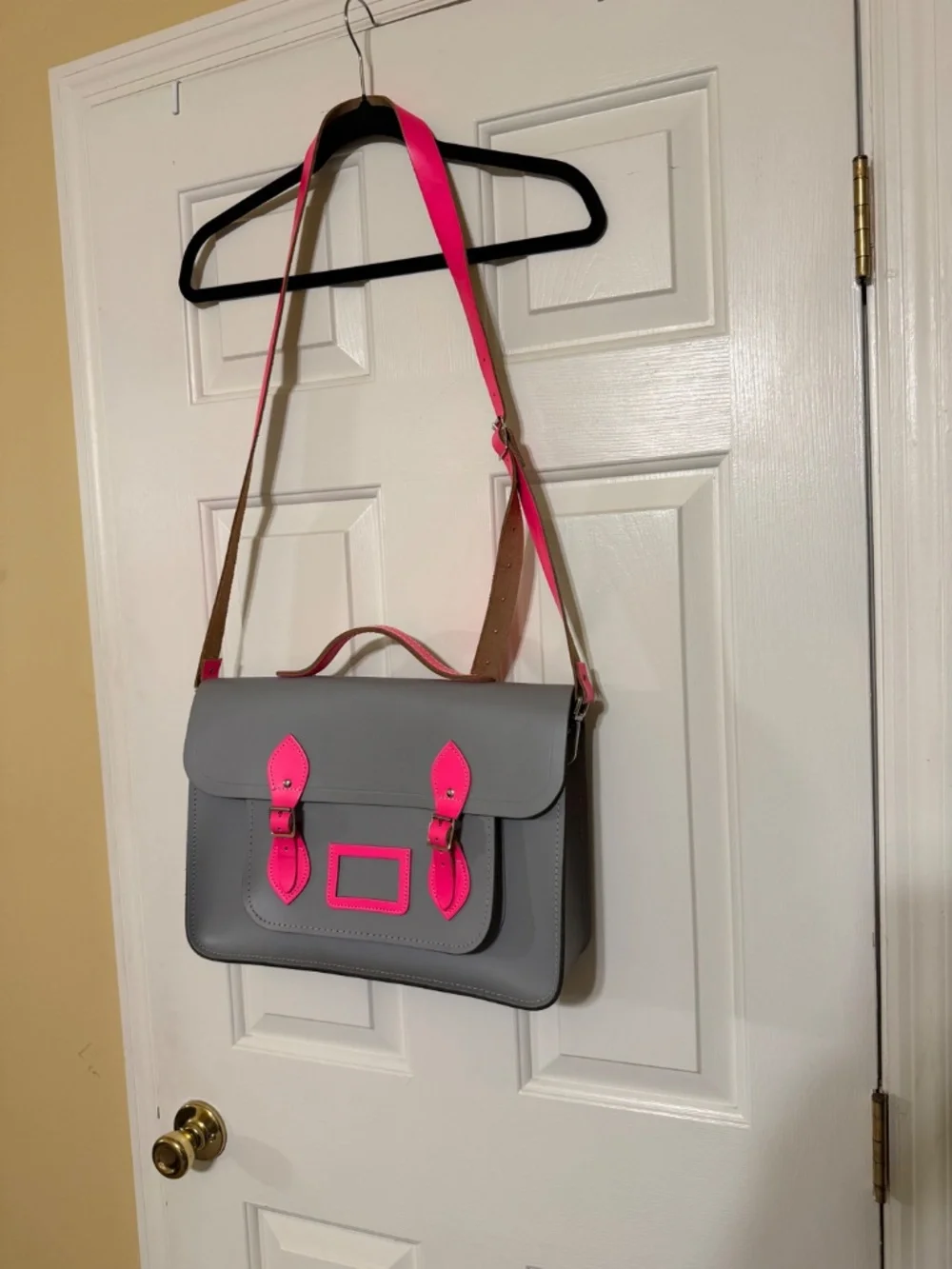 The Cambridge Satchel Company Gray/Pink Leather Large Messenger Crossbody Bag